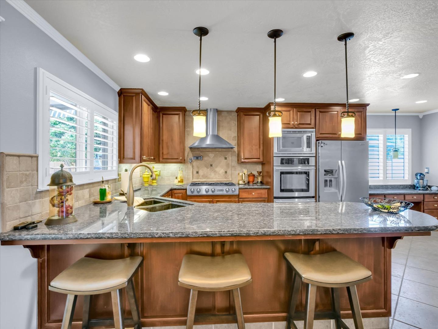 Detail Gallery Image 7 of 51 For 2259 S Ham Ln, Lodi,  CA 95242 - 4 Beds | 3 Baths