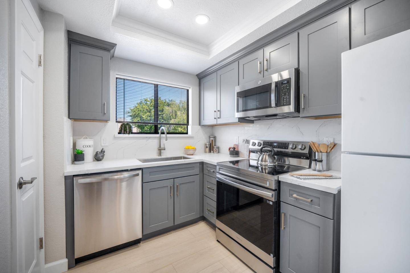 Detail Gallery Image 10 of 26 For 63 Rancho Dr, San Jose,  CA 95111 - 2 Beds | 2 Baths