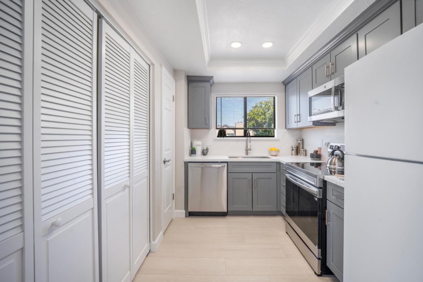 Detail Gallery Image 11 of 26 For 63 Rancho Dr, San Jose,  CA 95111 - 2 Beds | 2 Baths