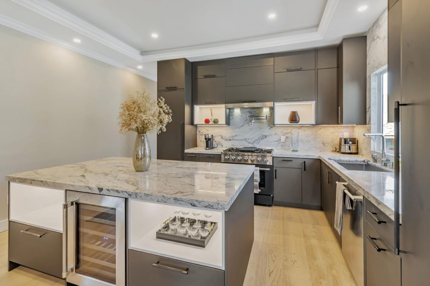 Detail Gallery Image 14 of 38 For 209 Race St, San Jose,  CA 95126 - 4 Beds | 2/1 Baths