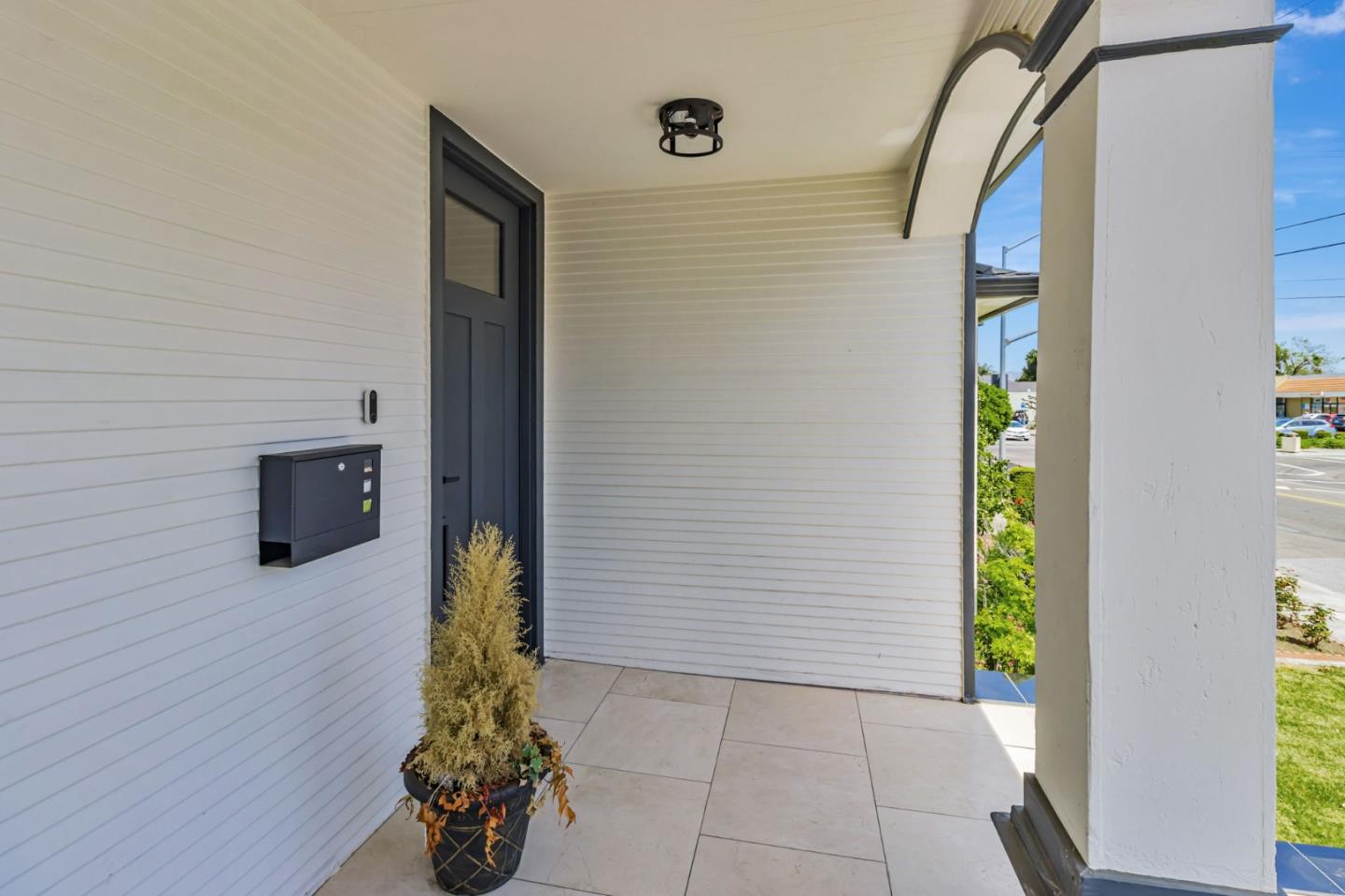 Detail Gallery Image 2 of 38 For 209 Race St, San Jose,  CA 95126 - 4 Beds | 2/1 Baths