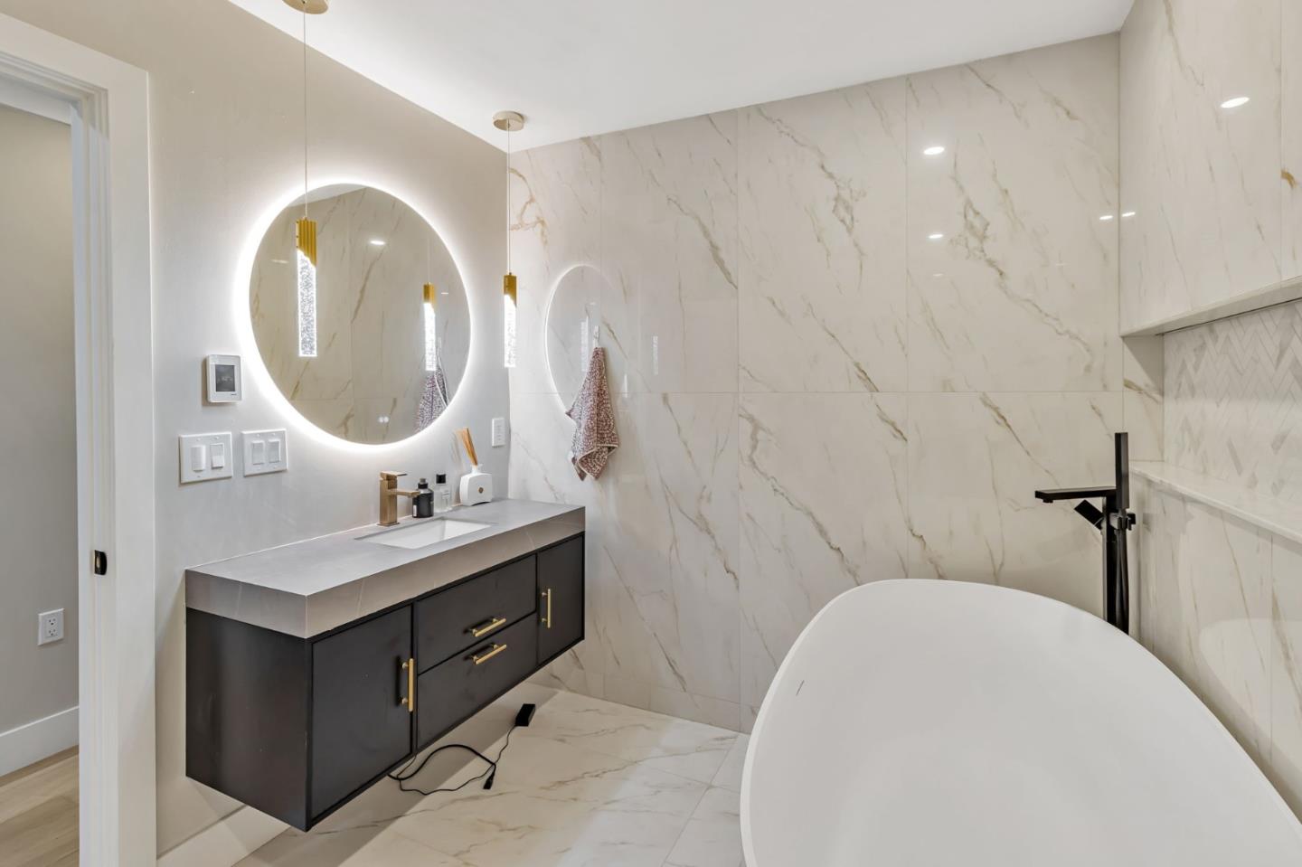 Detail Gallery Image 31 of 38 For 209 Race St, San Jose,  CA 95126 - 4 Beds | 2/1 Baths