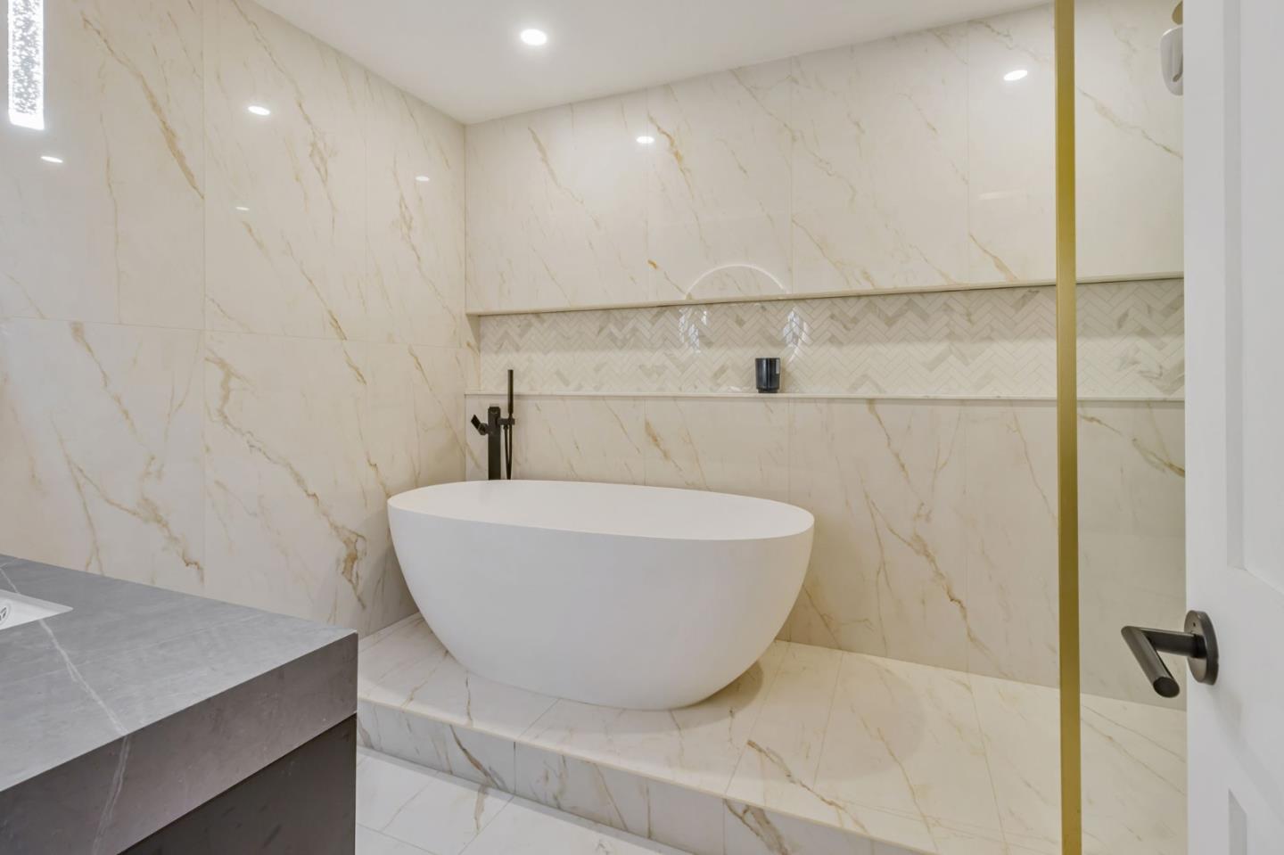 Detail Gallery Image 32 of 38 For 209 Race St, San Jose,  CA 95126 - 4 Beds | 2/1 Baths