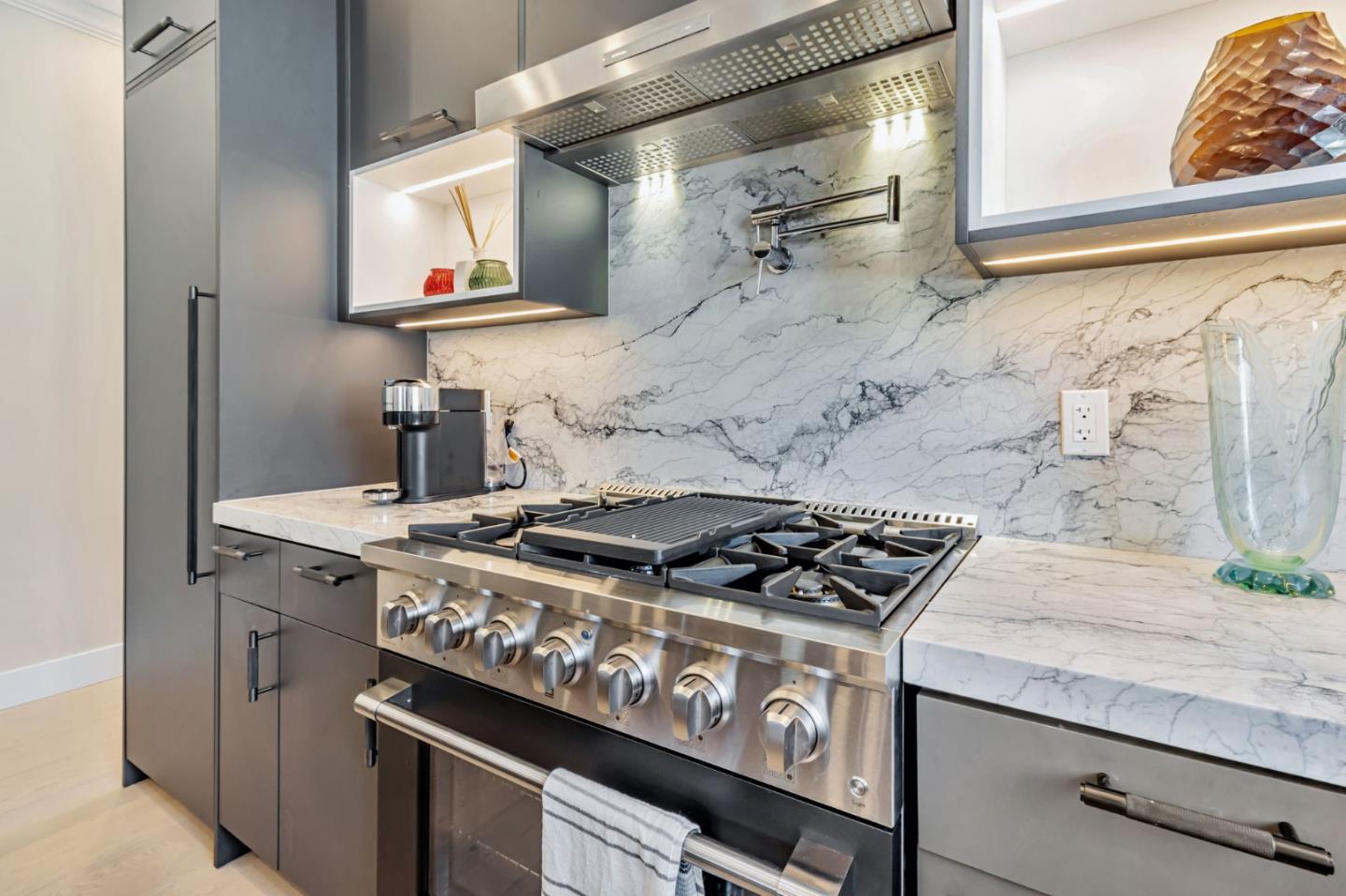 Detail Gallery Image 7 of 38 For 209 Race St, San Jose,  CA 95126 - 4 Beds | 2/1 Baths
