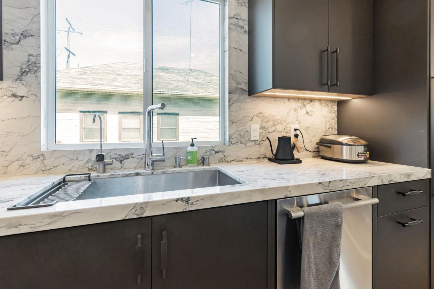 Detail Gallery Image 8 of 38 For 209 Race St, San Jose,  CA 95126 - 4 Beds | 2/1 Baths
