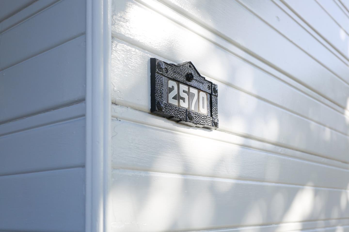 Detail Gallery Image 6 of 41 For 2570 Havenscourt Blvd, Oakland,  CA 94605 - 3 Beds | 2 Baths