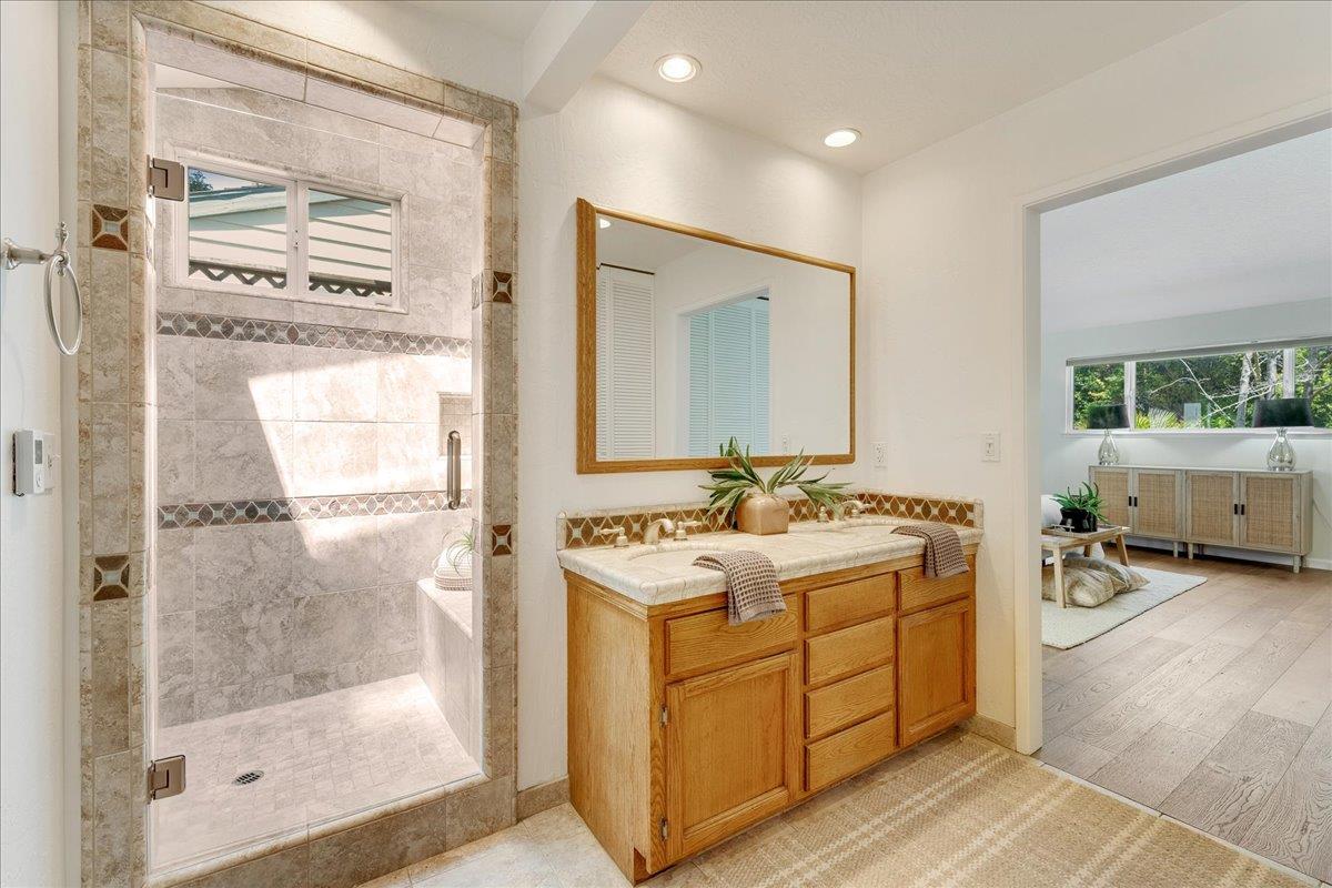 Detail Gallery Image 10 of 43 For 334 Lee St, Santa Cruz,  CA 95060 - 4 Beds | 2/1 Baths