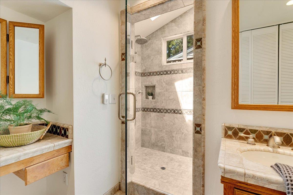 Detail Gallery Image 11 of 43 For 334 Lee St, Santa Cruz,  CA 95060 - 4 Beds | 2/1 Baths