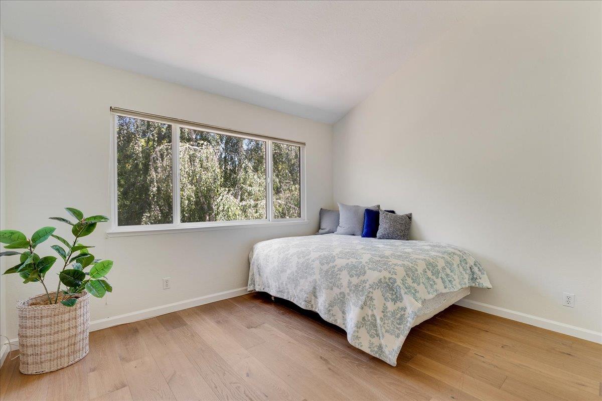 Detail Gallery Image 12 of 43 For 334 Lee St, Santa Cruz,  CA 95060 - 4 Beds | 2/1 Baths