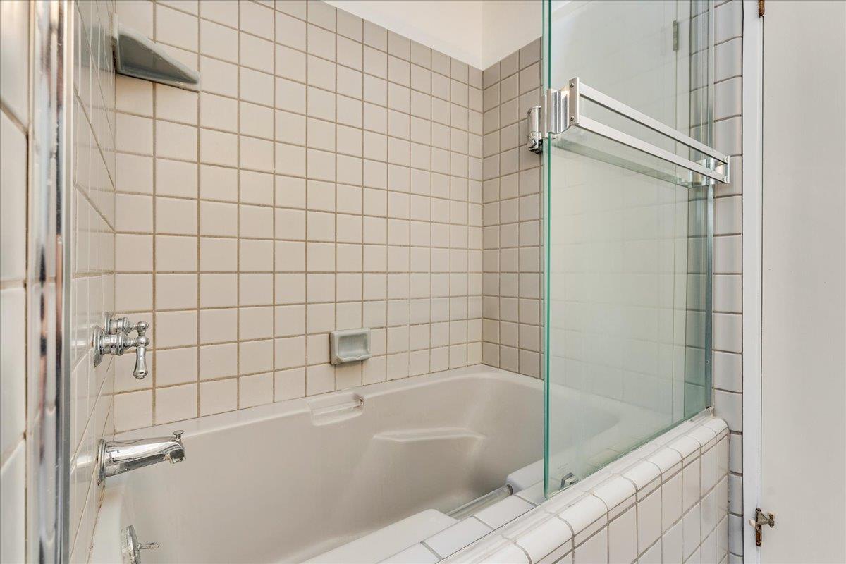 Detail Gallery Image 14 of 43 For 334 Lee St, Santa Cruz,  CA 95060 - 4 Beds | 2/1 Baths