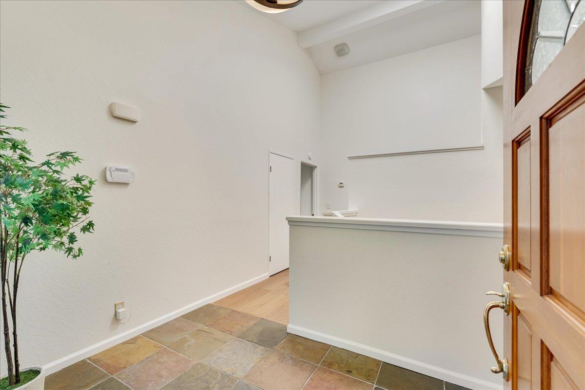 Detail Gallery Image 4 of 43 For 334 Lee St, Santa Cruz,  CA 95060 - 4 Beds | 2/1 Baths