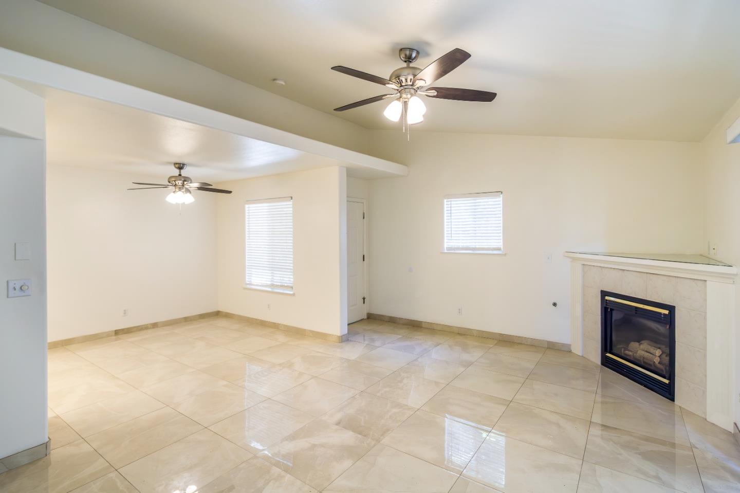 Detail Gallery Image 15 of 31 For 1542 E Alluvial Ave #128,  Fresno,  CA 93720 - 3 Beds | 2 Baths