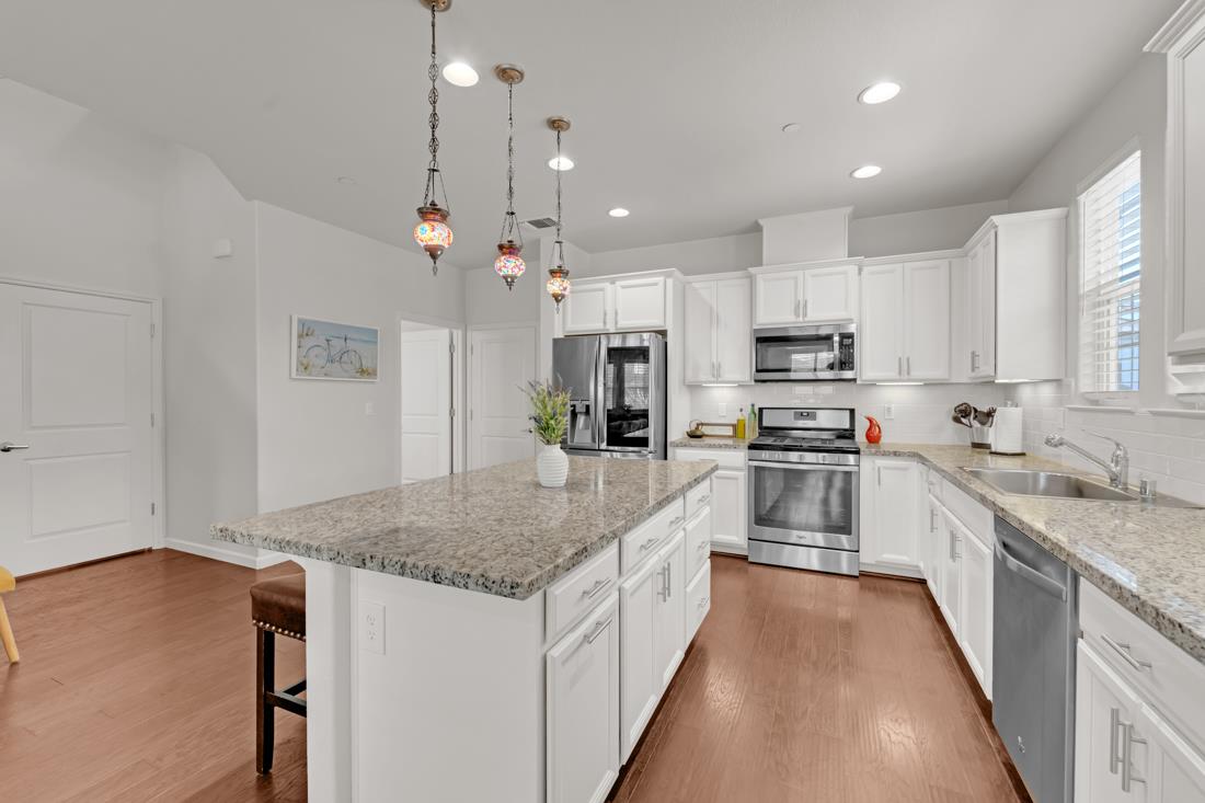 Detail Gallery Image 11 of 52 For 18683 Mcclellan Cir, East Garrison,  CA 93933 - 3 Beds | 2/1 Baths