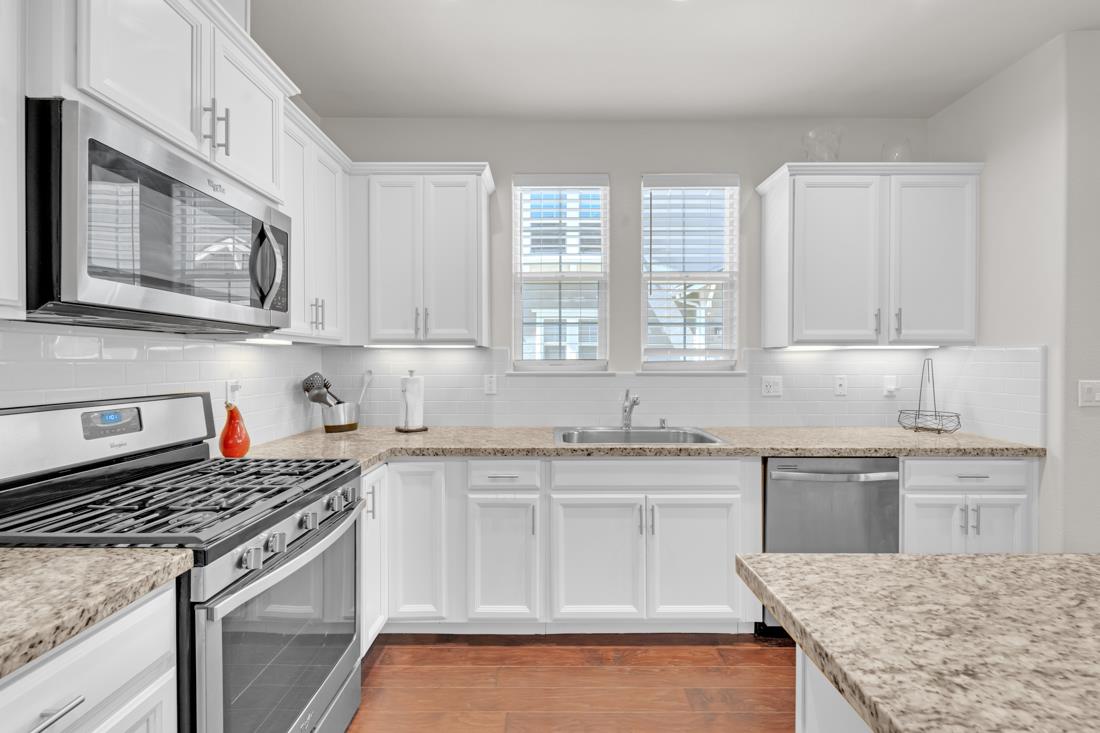 Detail Gallery Image 8 of 52 For 18683 Mcclellan Cir, East Garrison,  CA 93933 - 3 Beds | 2/1 Baths