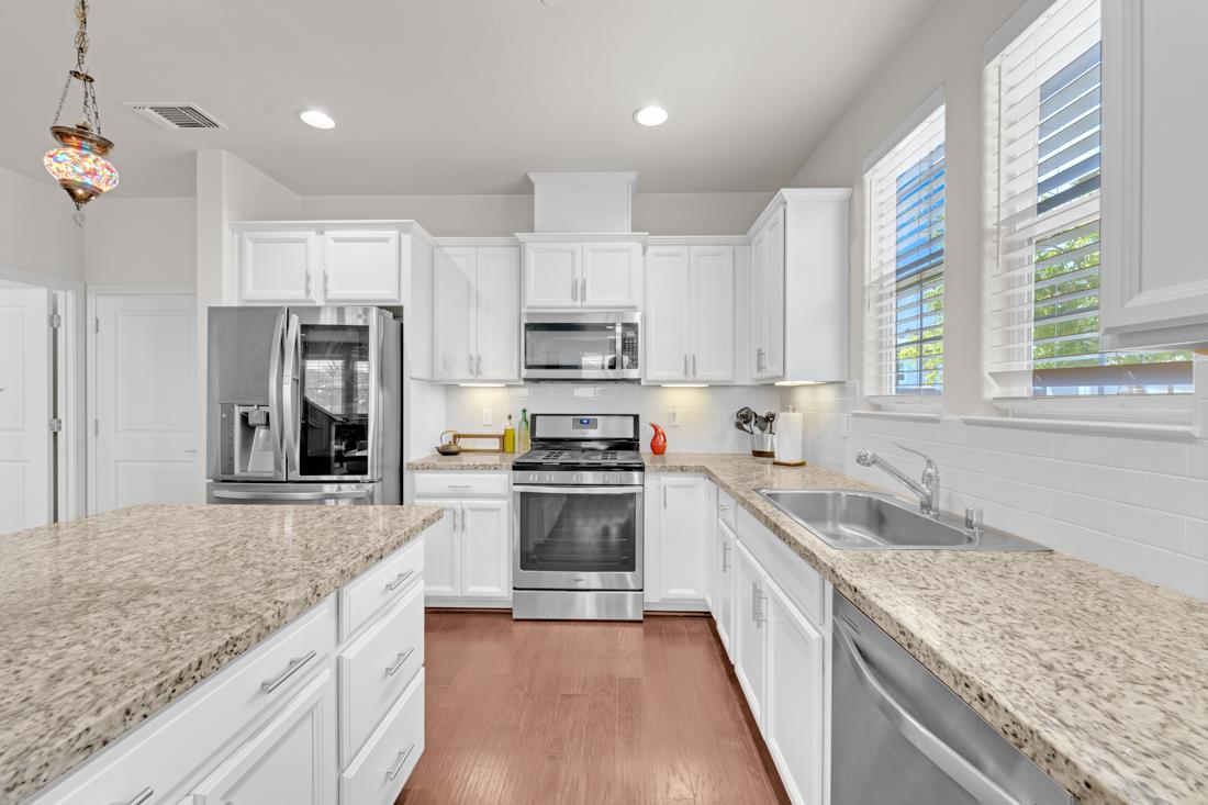 Detail Gallery Image 9 of 52 For 18683 Mcclellan Cir, East Garrison,  CA 93933 - 3 Beds | 2/1 Baths