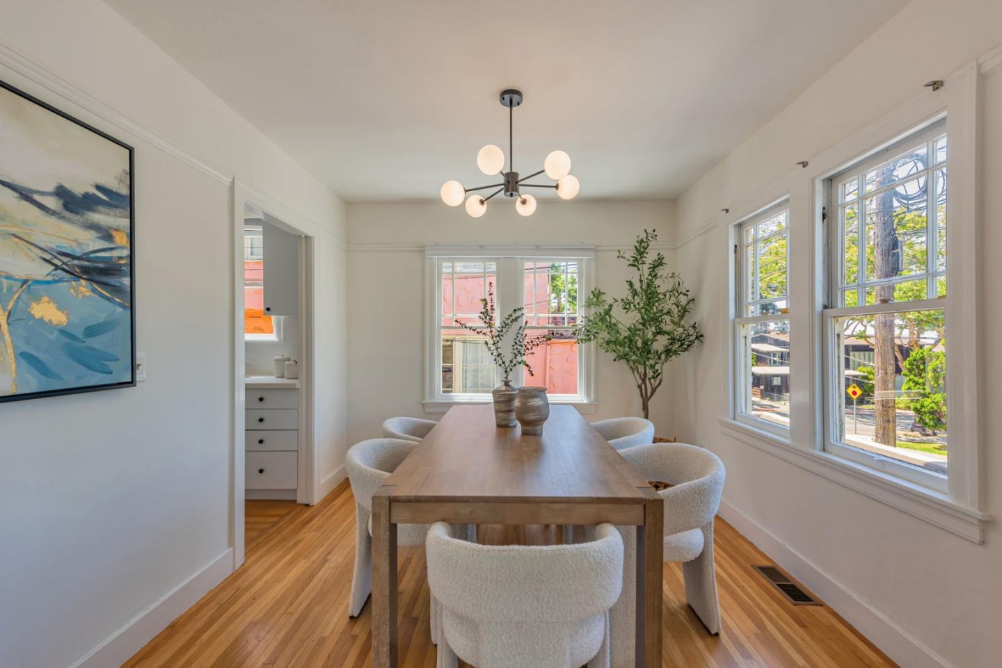 Detail Gallery Image 10 of 45 For 1585 Arch St, Berkeley,  CA 94708 - 2 Beds | 1/1 Baths
