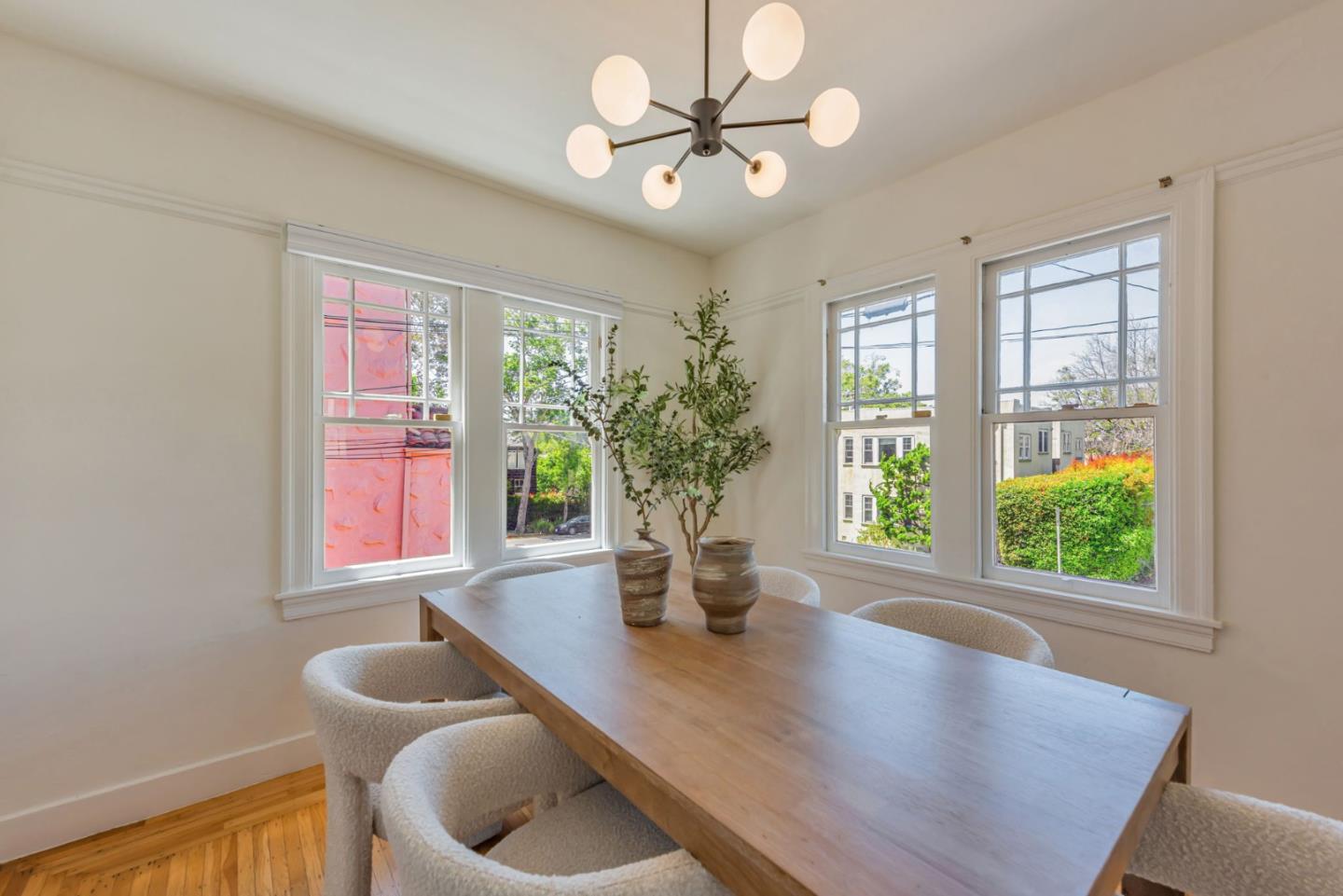 Detail Gallery Image 11 of 45 For 1585 Arch St, Berkeley,  CA 94708 - 2 Beds | 1/1 Baths