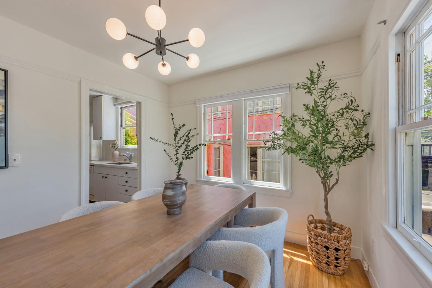 Detail Gallery Image 13 of 45 For 1585 Arch St, Berkeley,  CA 94708 - 2 Beds | 1/1 Baths