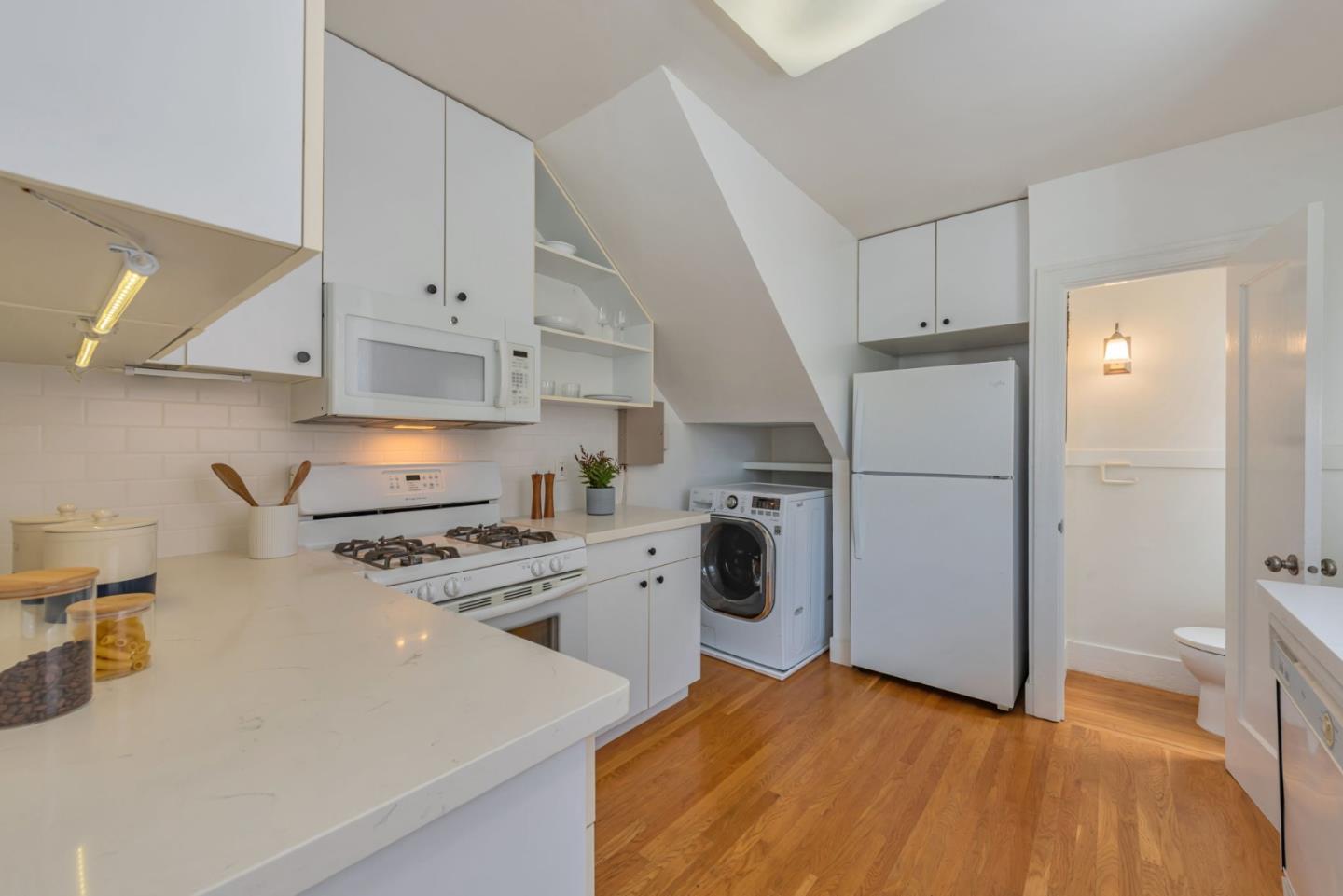Detail Gallery Image 15 of 45 For 1585 Arch St, Berkeley,  CA 94708 - 2 Beds | 1/1 Baths