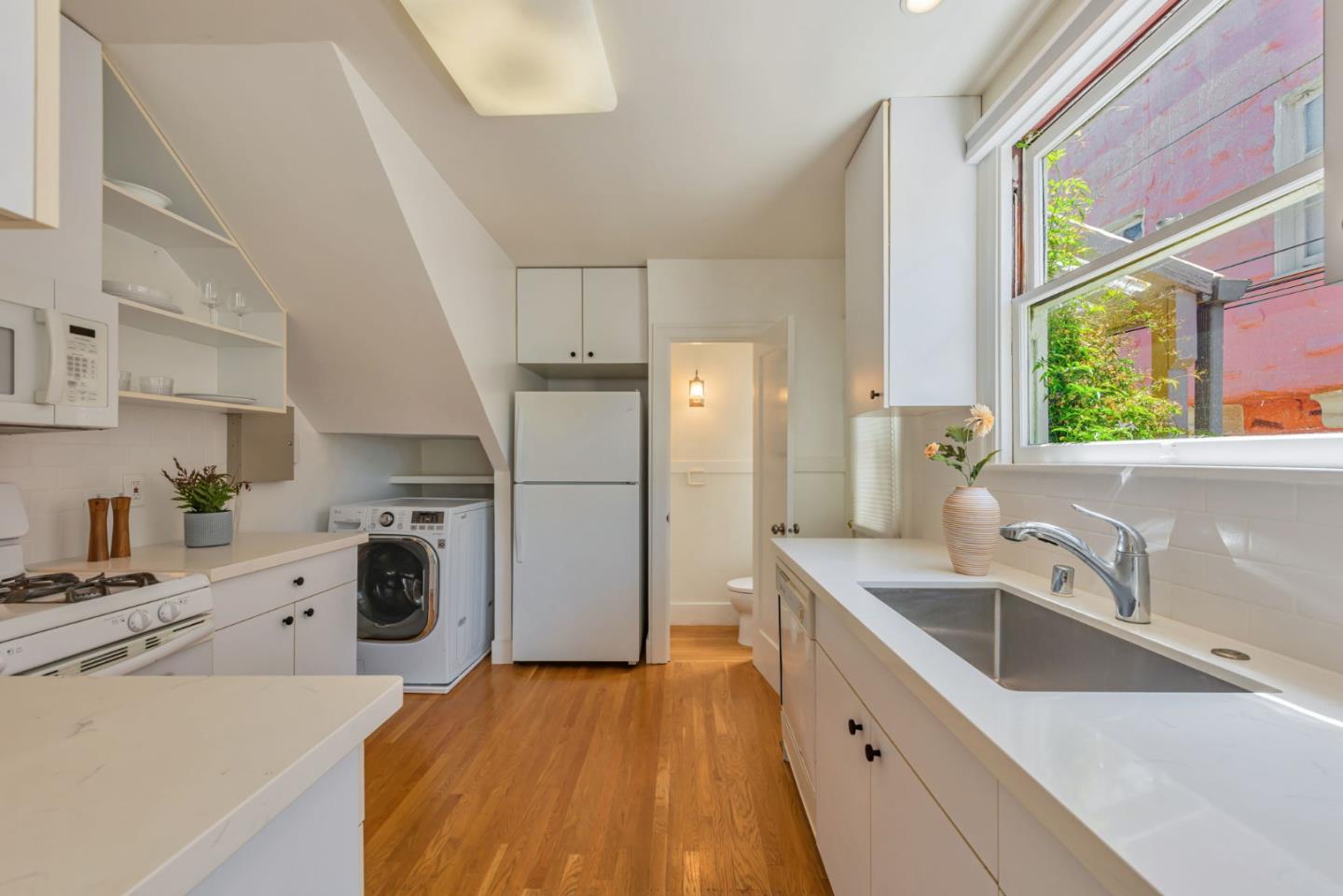 Detail Gallery Image 16 of 45 For 1585 Arch St, Berkeley,  CA 94708 - 2 Beds | 1/1 Baths