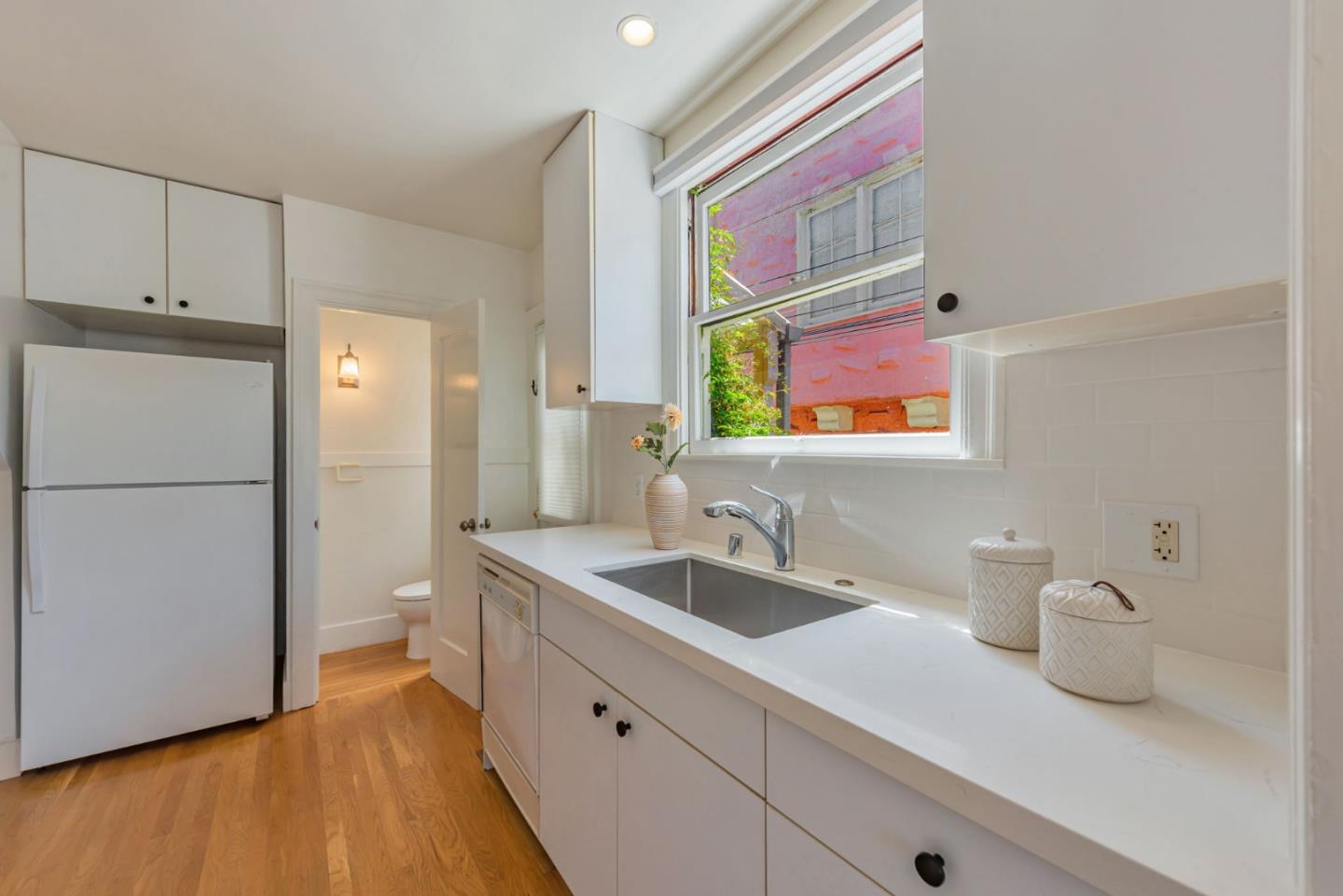 Detail Gallery Image 17 of 45 For 1585 Arch St, Berkeley,  CA 94708 - 2 Beds | 1/1 Baths