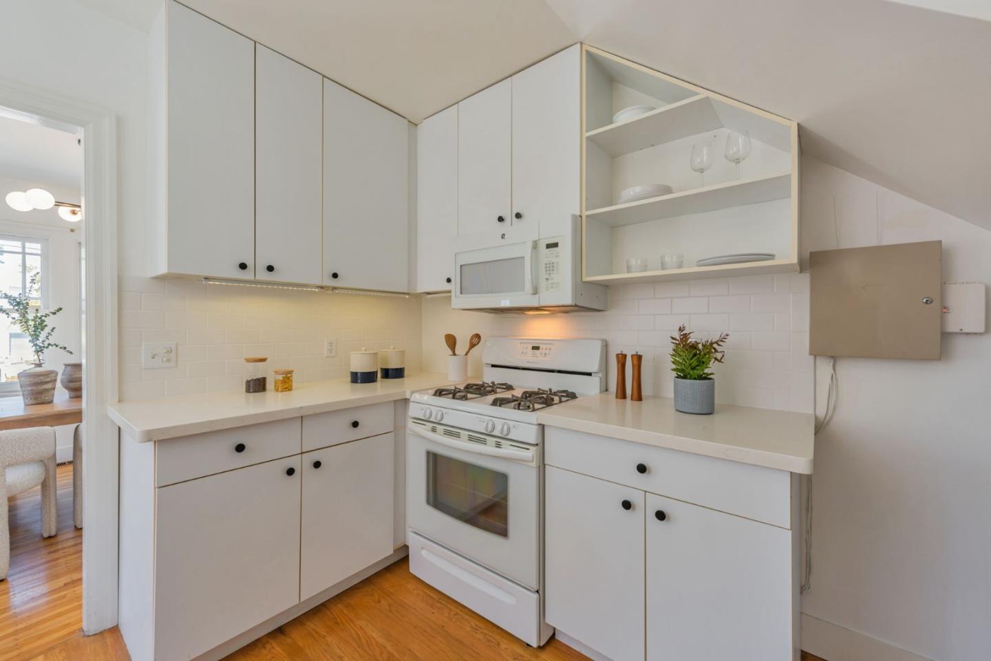 Detail Gallery Image 18 of 45 For 1585 Arch St, Berkeley,  CA 94708 - 2 Beds | 1/1 Baths