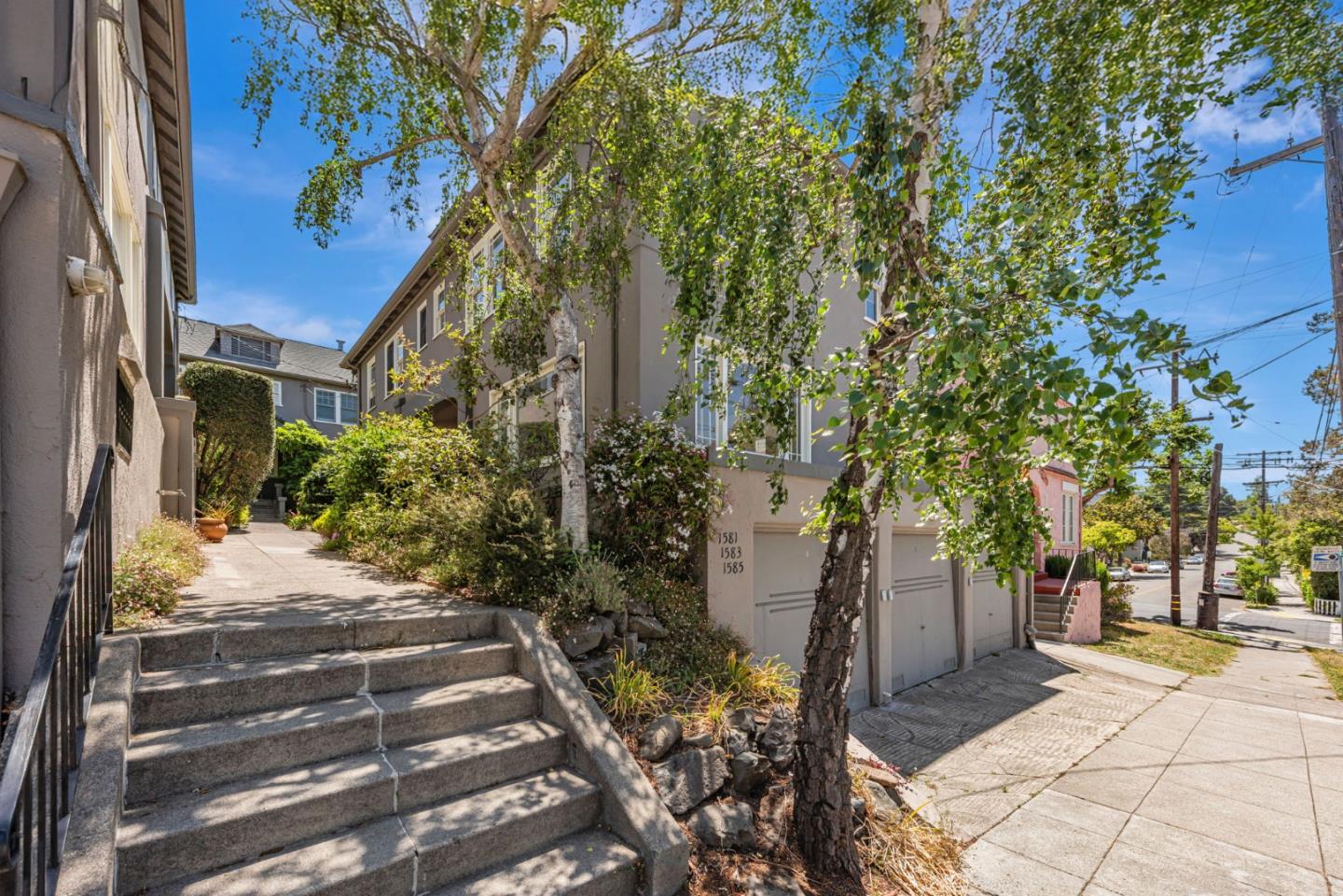 Detail Gallery Image 2 of 45 For 1585 Arch St, Berkeley,  CA 94708 - 2 Beds | 1/1 Baths