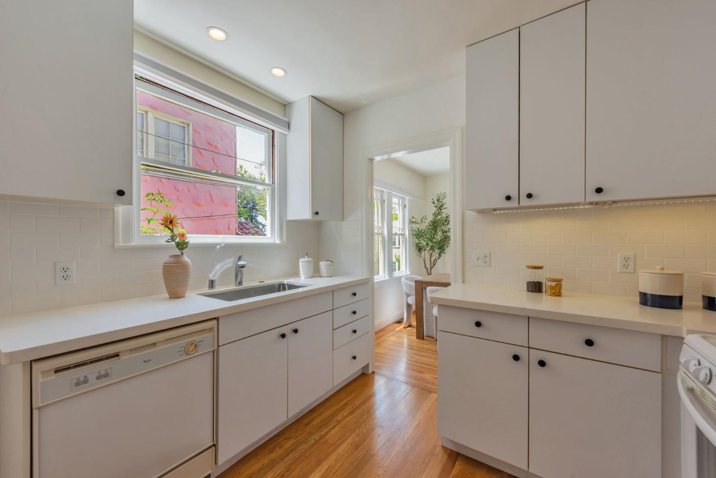 Detail Gallery Image 20 of 45 For 1585 Arch St, Berkeley,  CA 94708 - 2 Beds | 1/1 Baths
