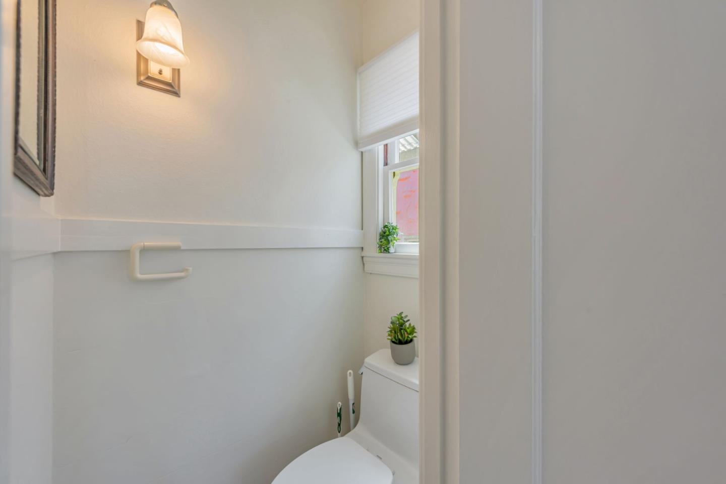 Detail Gallery Image 21 of 45 For 1585 Arch St, Berkeley,  CA 94708 - 2 Beds | 1/1 Baths