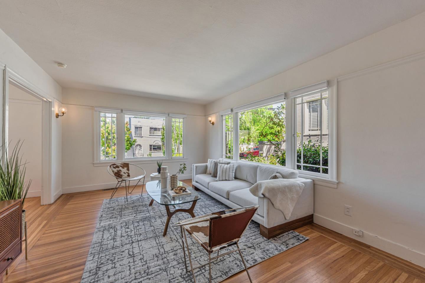 Detail Gallery Image 5 of 45 For 1585 Arch St, Berkeley,  CA 94708 - 2 Beds | 1/1 Baths