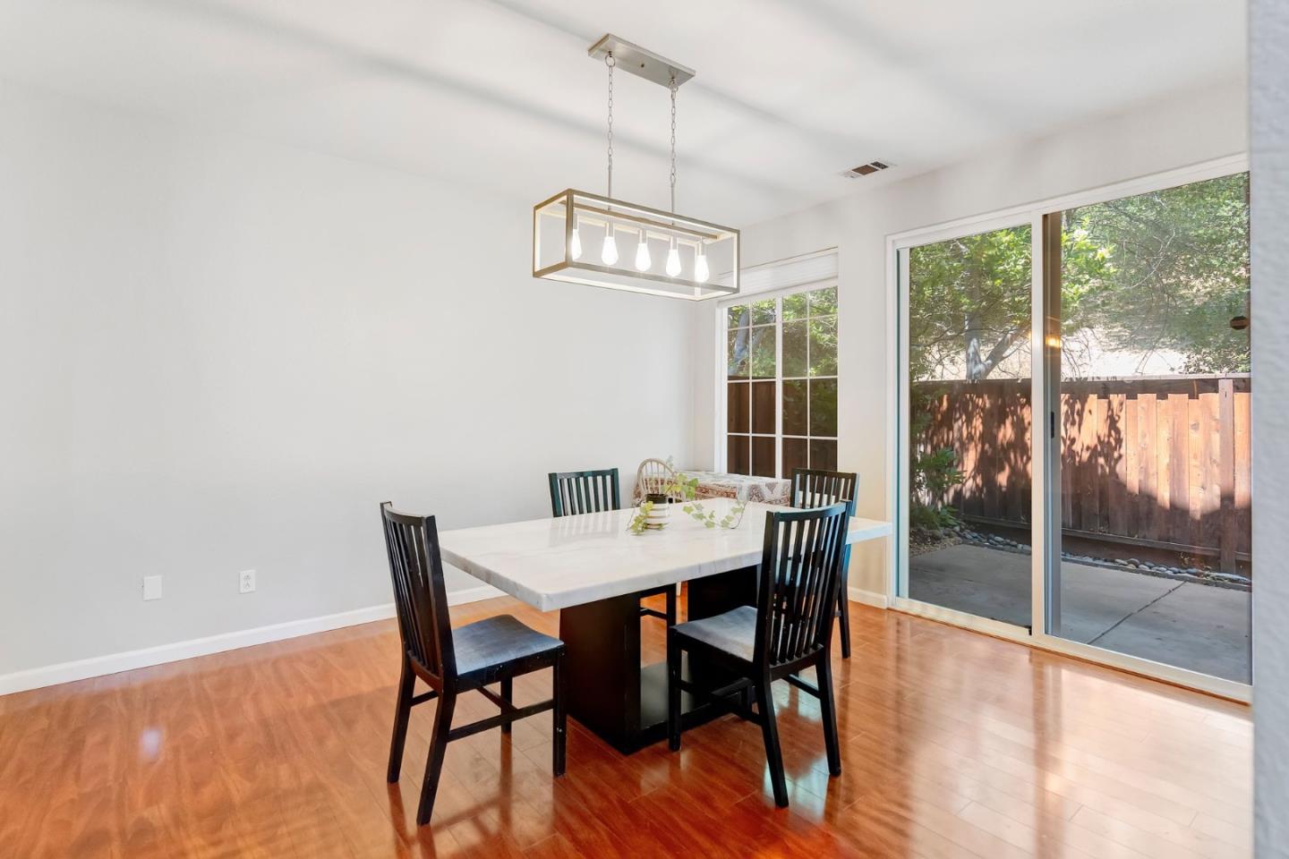 Detail Gallery Image 11 of 24 For 7445 Brigadoon Way, Dublin,  CA 94568 - 3 Beds | 2/1 Baths