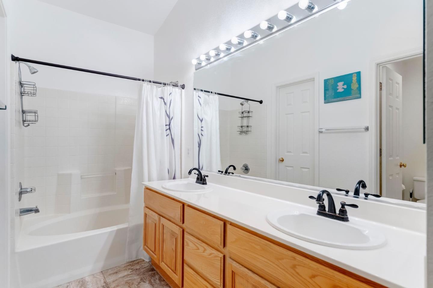 Detail Gallery Image 19 of 24 For 7445 Brigadoon Way, Dublin,  CA 94568 - 3 Beds | 2/1 Baths