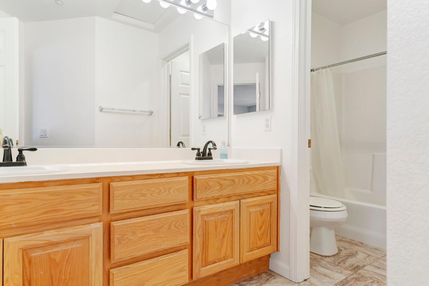 Detail Gallery Image 21 of 24 For 7445 Brigadoon Way, Dublin,  CA 94568 - 3 Beds | 2/1 Baths