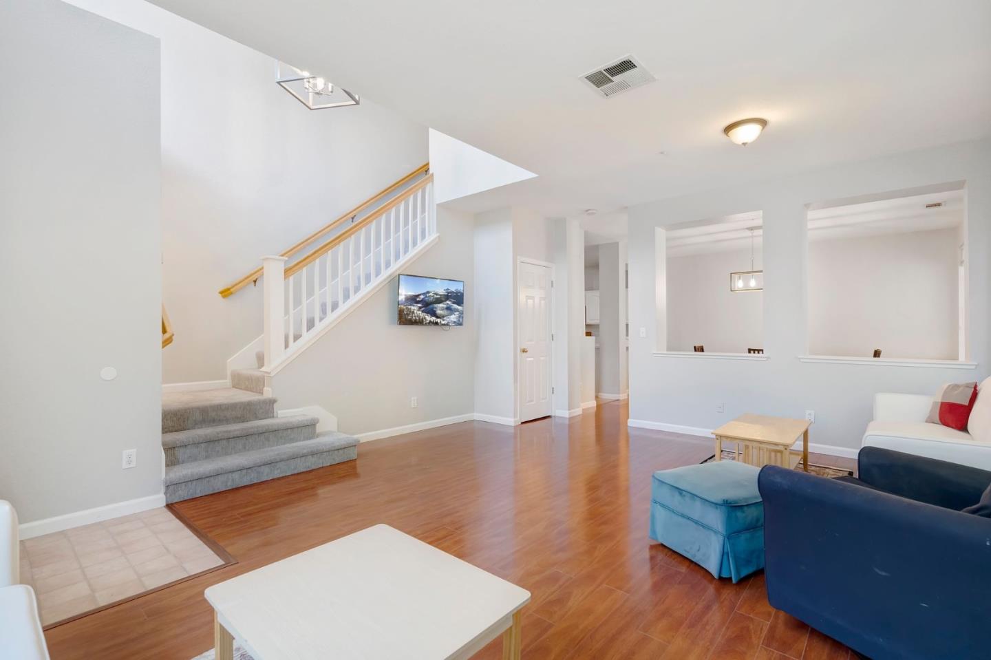 Detail Gallery Image 4 of 24 For 7445 Brigadoon Way, Dublin,  CA 94568 - 3 Beds | 2/1 Baths