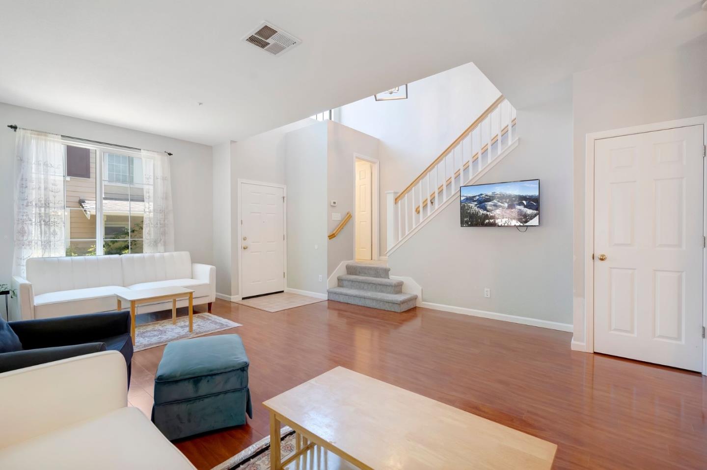 Detail Gallery Image 5 of 24 For 7445 Brigadoon Way, Dublin,  CA 94568 - 3 Beds | 2/1 Baths