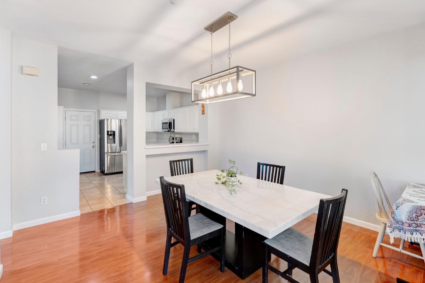 Detail Gallery Image 7 of 24 For 7445 Brigadoon Way, Dublin,  CA 94568 - 3 Beds | 2/1 Baths
