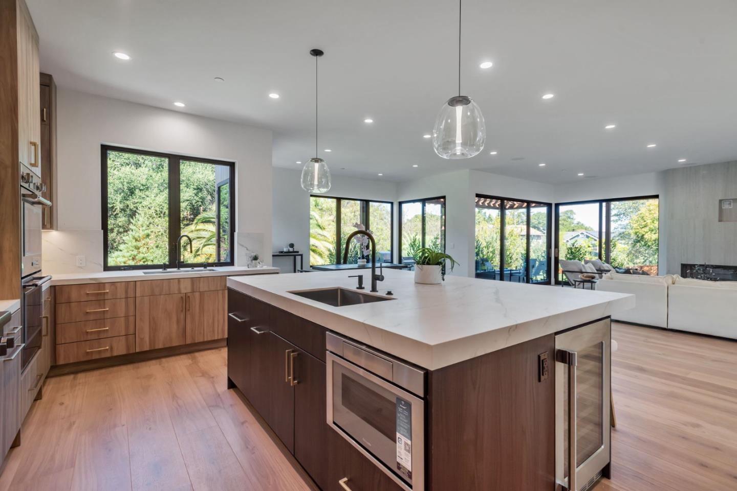 Detail Gallery Image 10 of 58 For 1019 Wilmington Way, Redwood City,  CA 94062 - 4 Beds | 4/1 Baths