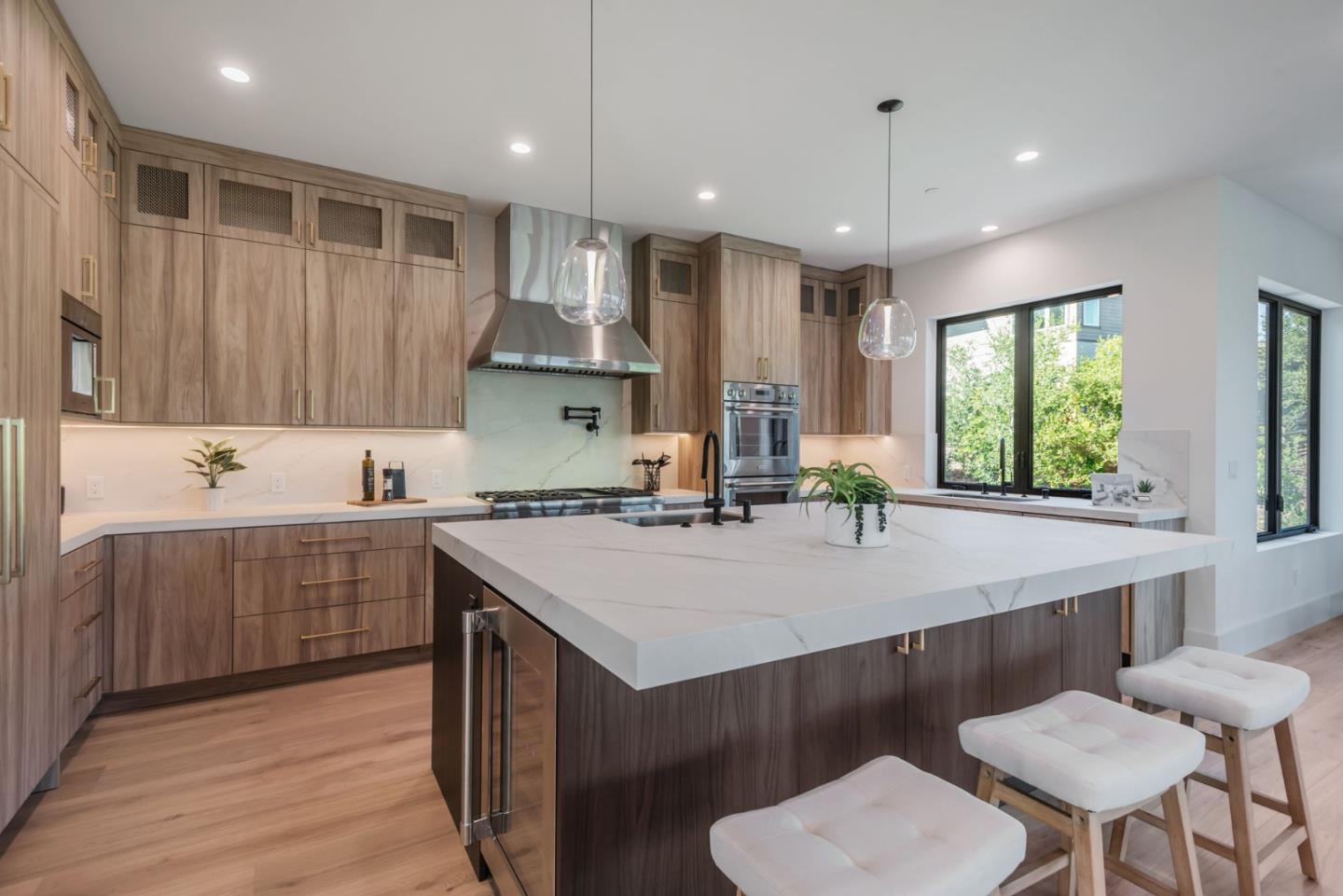 Detail Gallery Image 11 of 58 For 1019 Wilmington Way, Redwood City,  CA 94062 - 4 Beds | 4/1 Baths