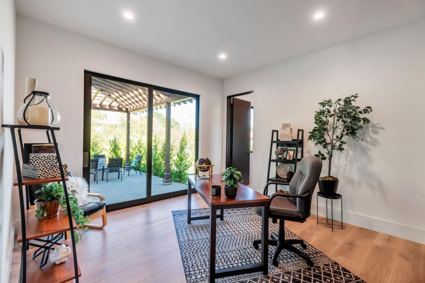 Detail Gallery Image 20 of 58 For 1019 Wilmington Way, Redwood City,  CA 94062 - 4 Beds | 4/1 Baths