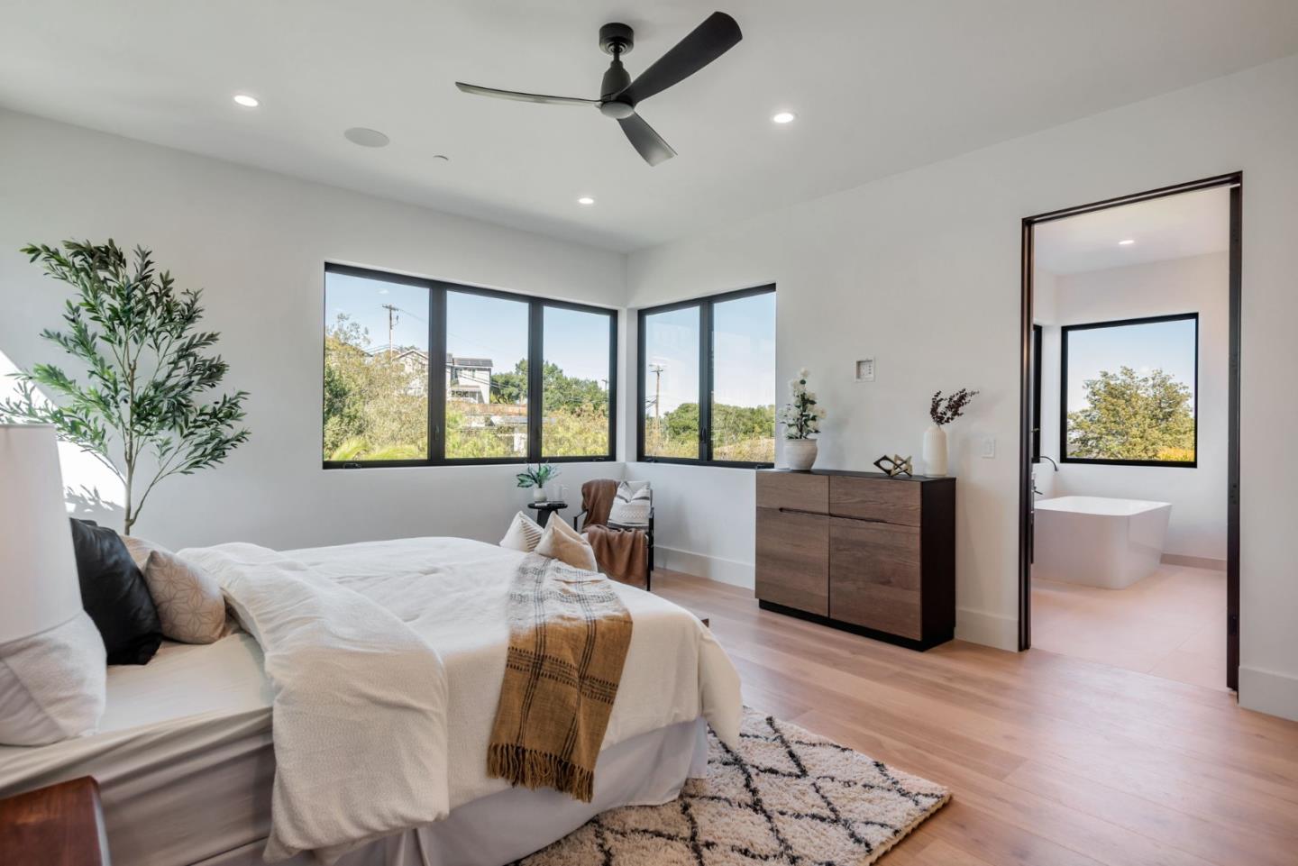 Detail Gallery Image 29 of 58 For 1019 Wilmington Way, Redwood City,  CA 94062 - 4 Beds | 4/1 Baths