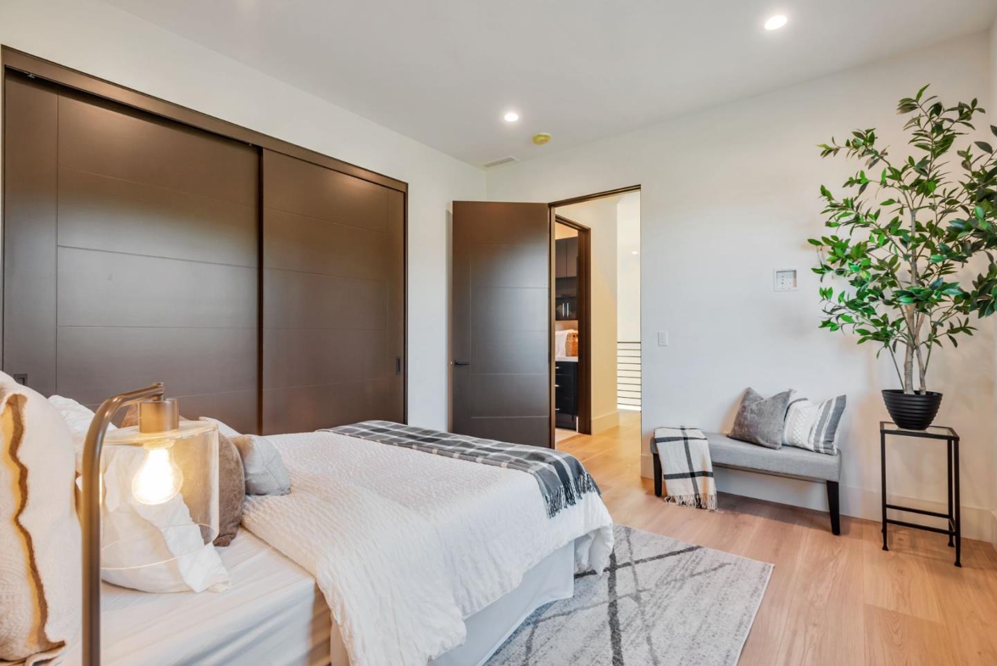 Detail Gallery Image 34 of 58 For 1019 Wilmington Way, Redwood City,  CA 94062 - 4 Beds | 4/1 Baths