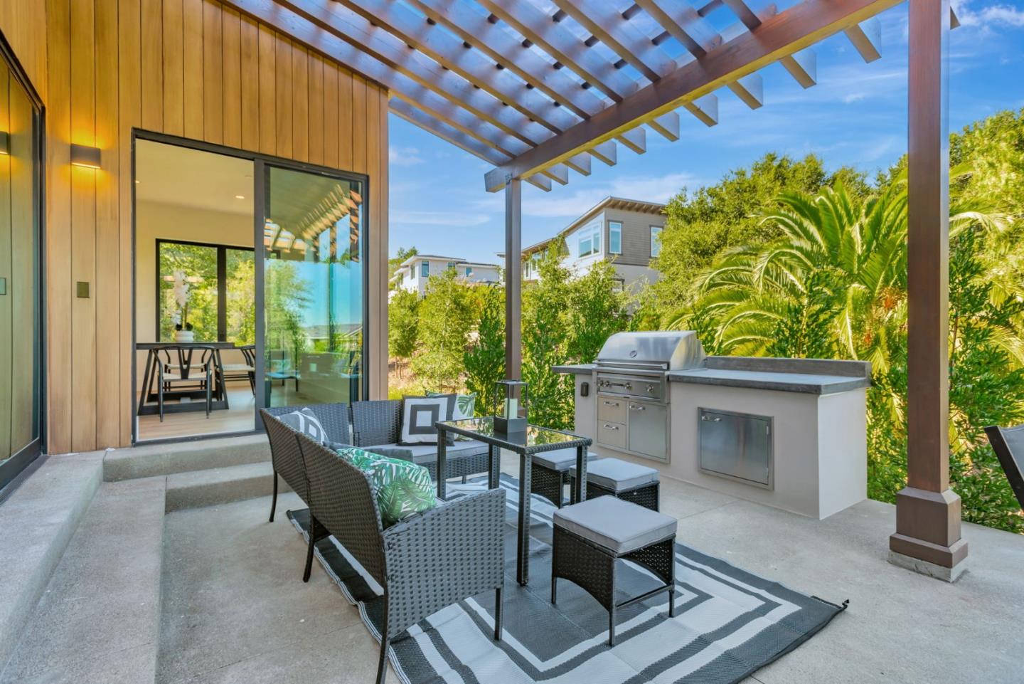 Detail Gallery Image 47 of 58 For 1019 Wilmington Way, Redwood City,  CA 94062 - 4 Beds | 4/1 Baths