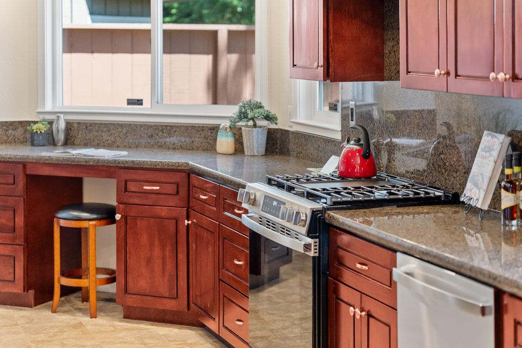 Detail Gallery Image 12 of 39 For 204 Oak Way, Santa Cruz,  CA 95065 - 3 Beds | 2/1 Baths