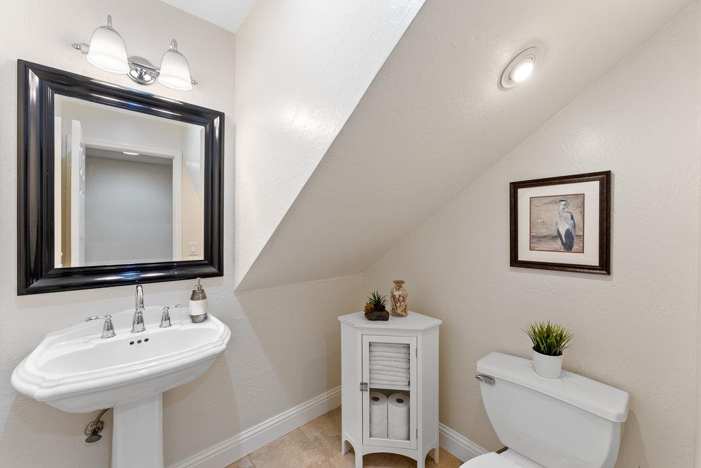 Detail Gallery Image 16 of 39 For 204 Oak Way, Santa Cruz,  CA 95065 - 3 Beds | 2/1 Baths