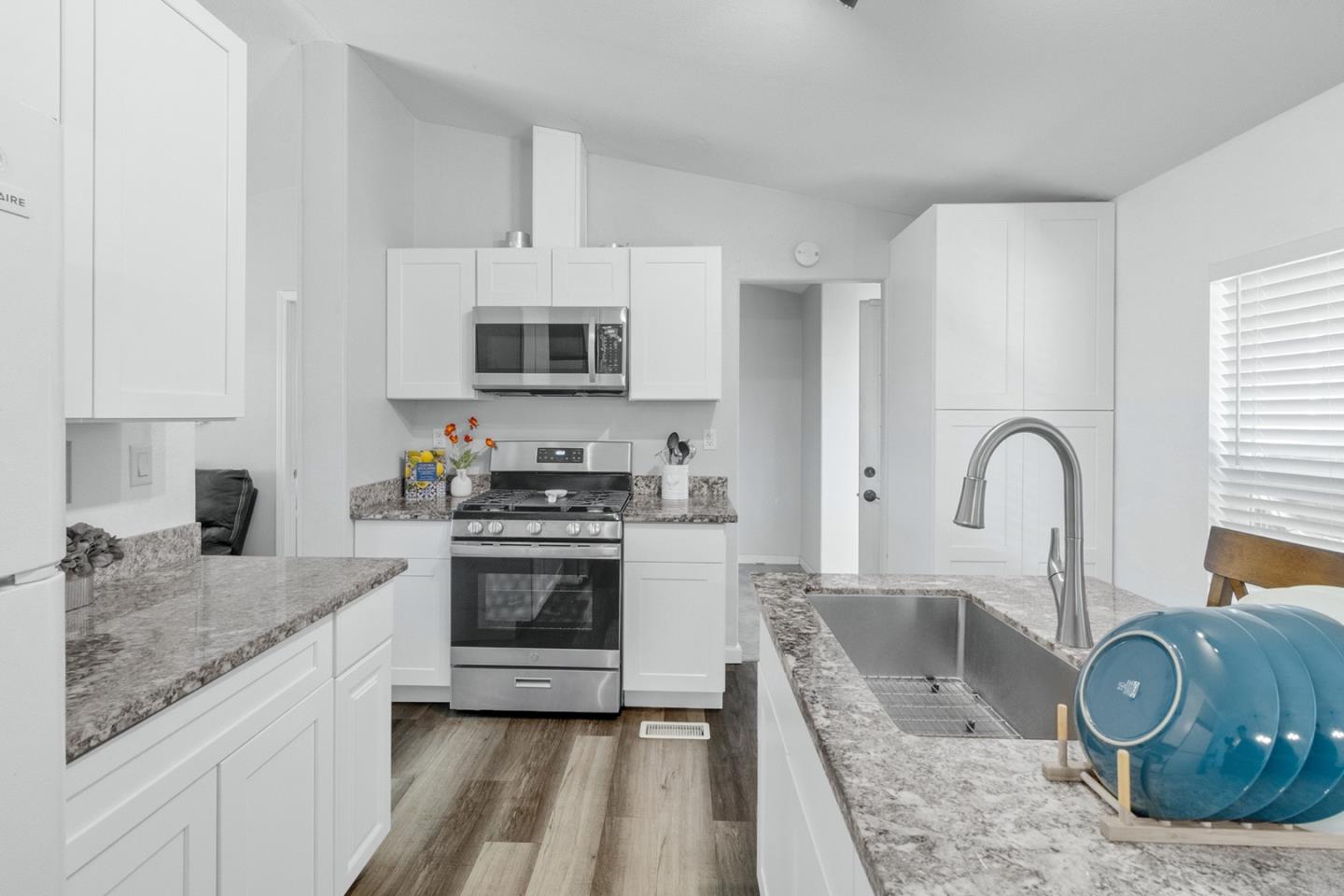 Detail Gallery Image 7 of 22 For 1900 Highway 1 #62,  Moss Landing,  CA 95039 - 4 Beds | 2 Baths