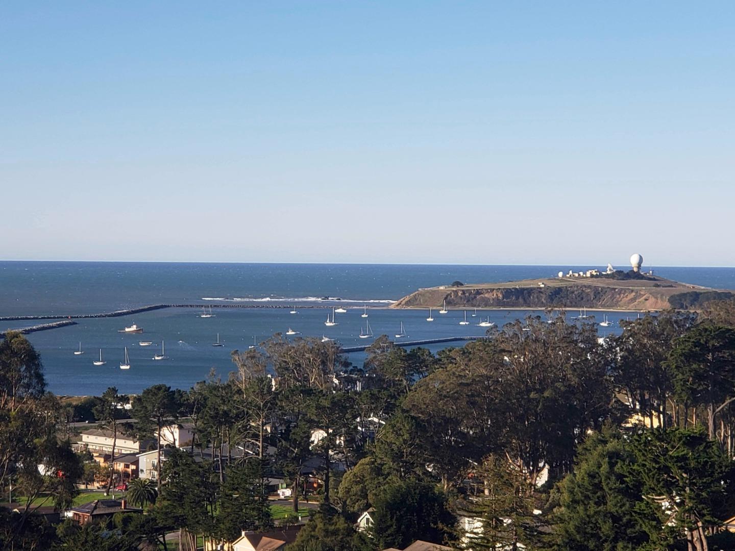 Detail Gallery Image 2 of 55 For 215 El Granada Blvd, Half Moon Bay,  CA 94019 - 3 Beds | 2 Baths
