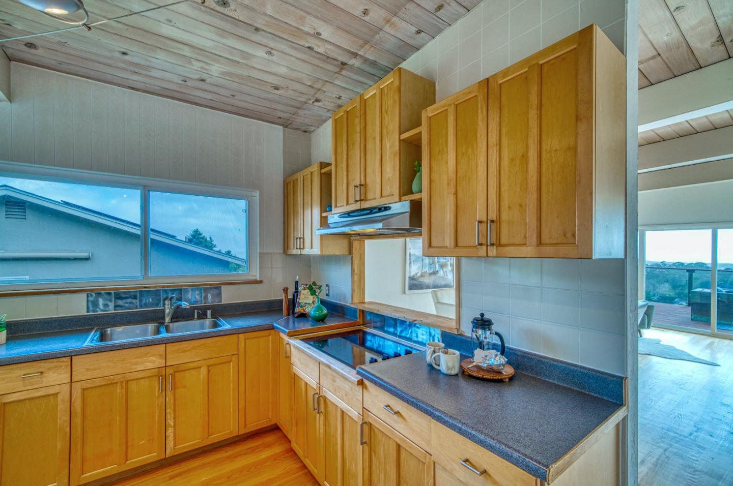 Detail Gallery Image 23 of 55 For 215 El Granada Blvd, Half Moon Bay,  CA 94019 - 3 Beds | 2 Baths