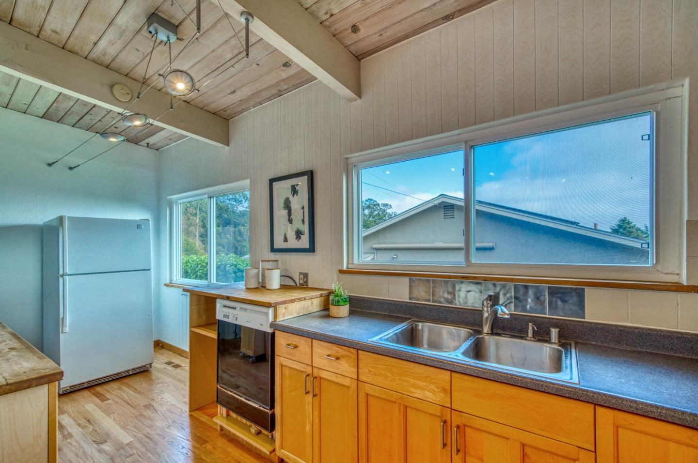 Detail Gallery Image 25 of 55 For 215 El Granada Blvd, Half Moon Bay,  CA 94019 - 3 Beds | 2 Baths