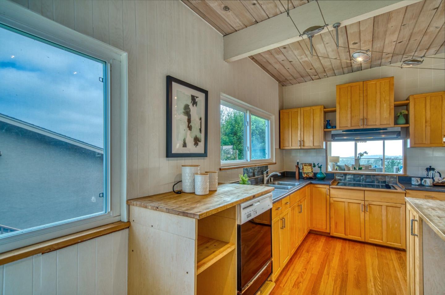 Detail Gallery Image 26 of 55 For 215 El Granada Blvd, Half Moon Bay,  CA 94019 - 3 Beds | 2 Baths