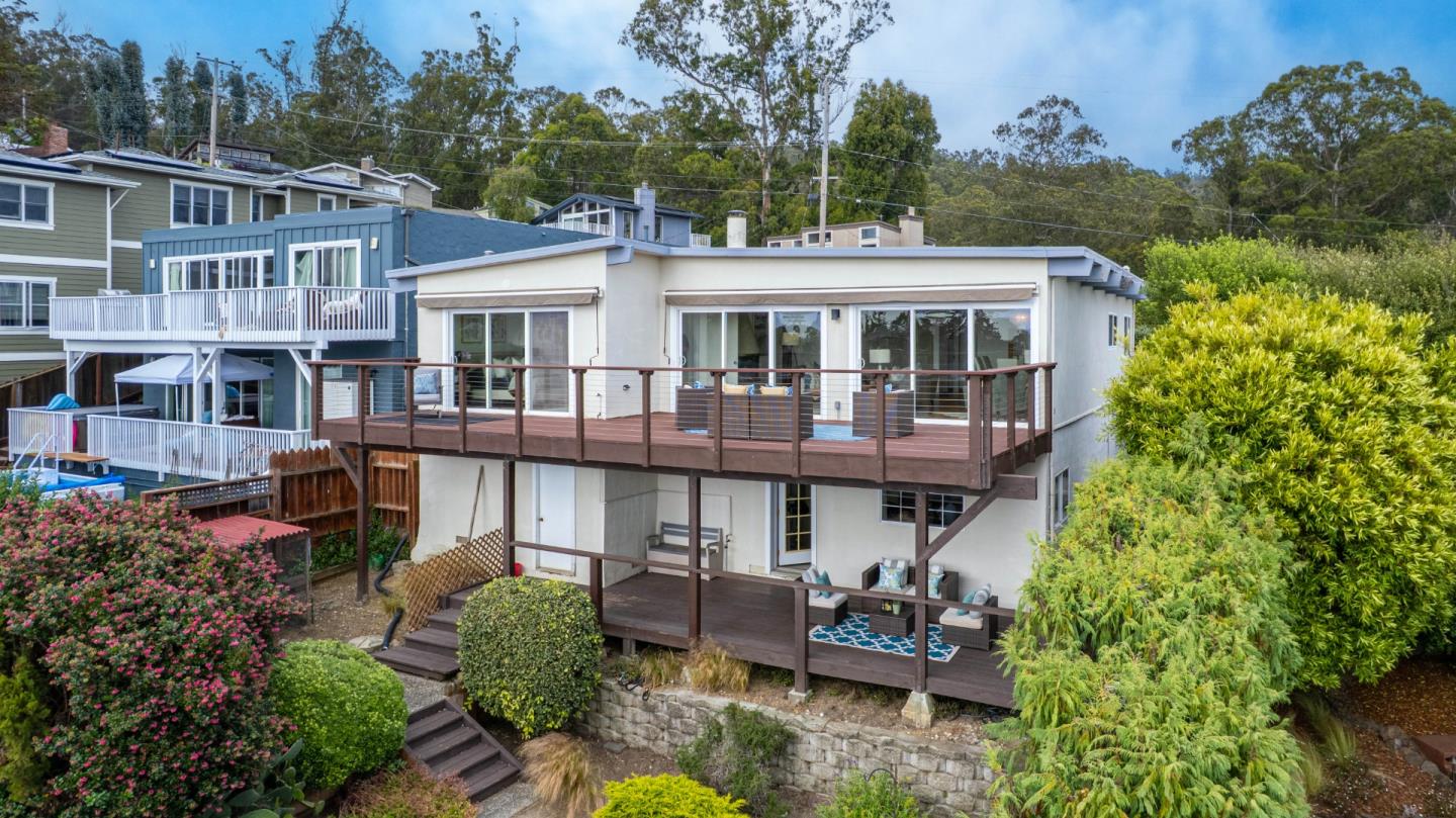Detail Gallery Image 3 of 55 For 215 El Granada Blvd, Half Moon Bay,  CA 94019 - 3 Beds | 2 Baths